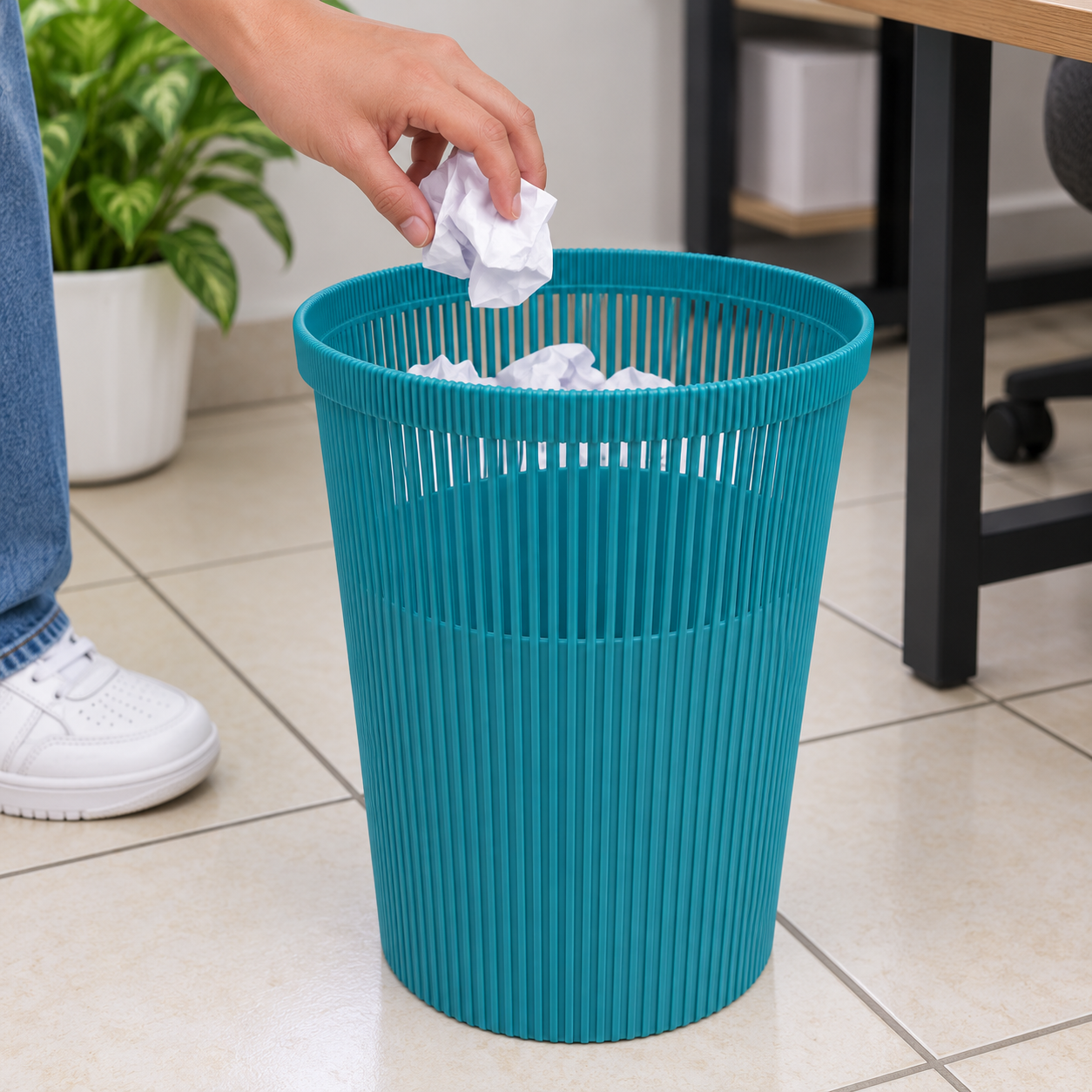 Plastic Dustbin (29cm*22.5cm)